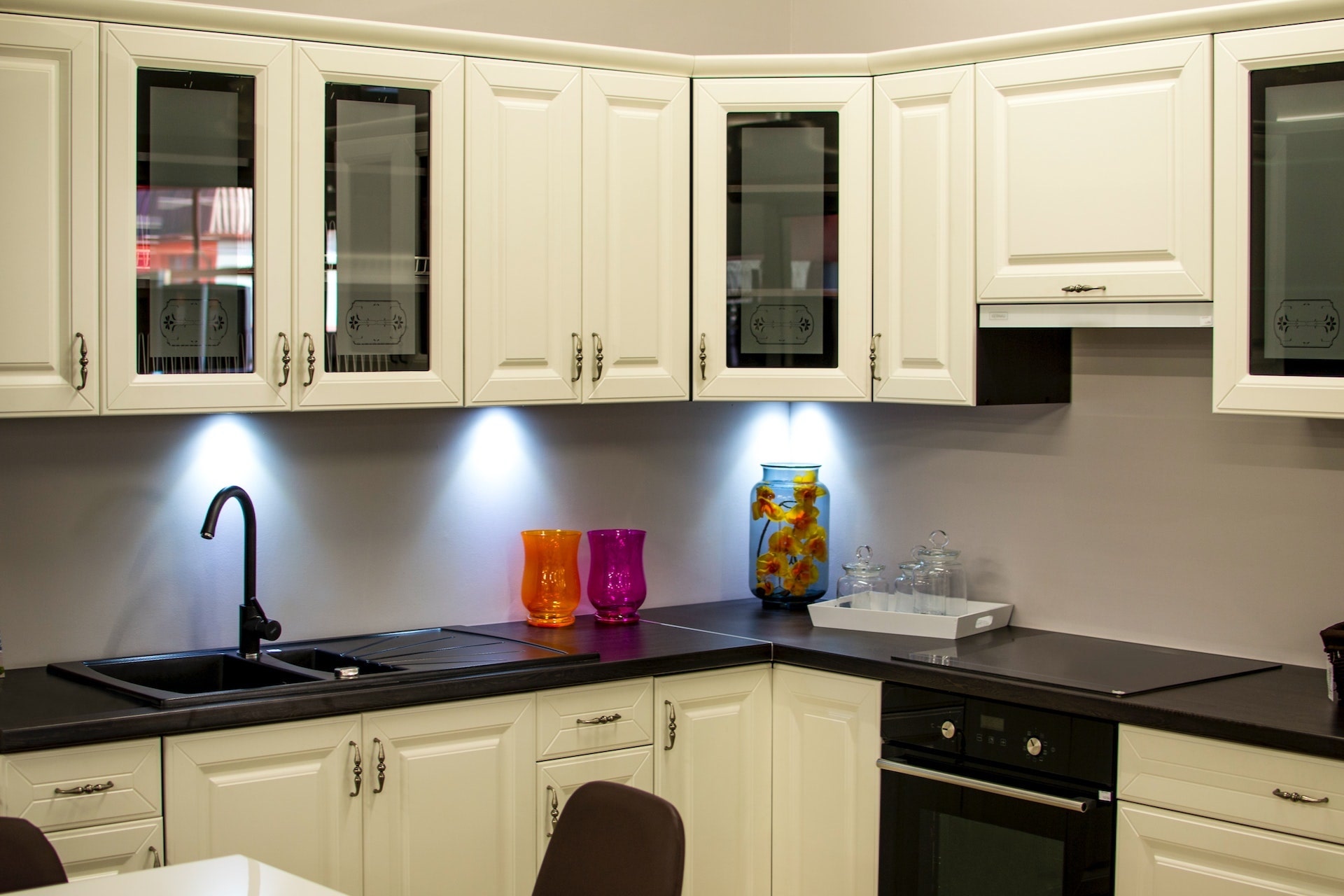 White Cabinets With Under Cabinet Lighting